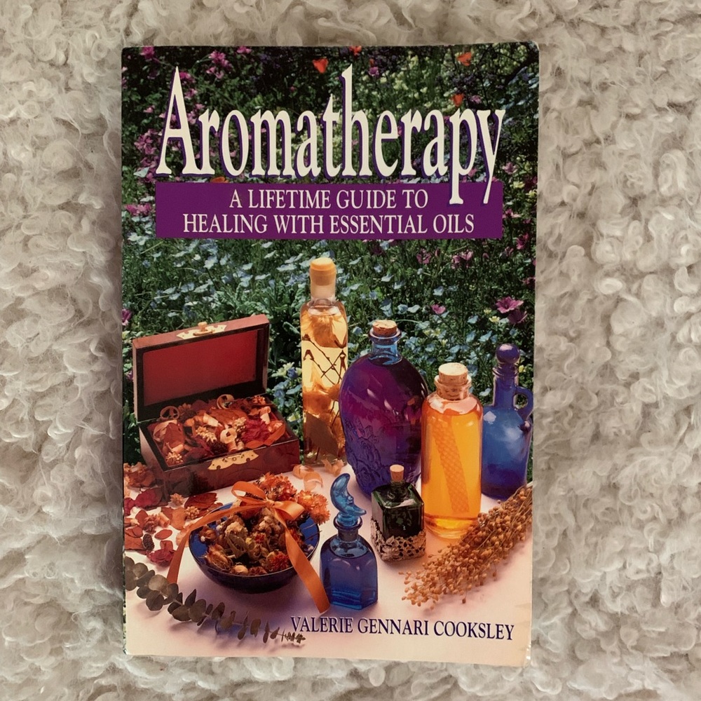 Aromatherapy:Lifetime Guide to Healing With Oils Book   NWT